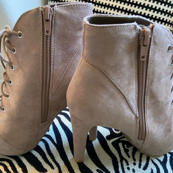 Lace Up High Heeled Booties 🍁 - Picture 3 of 8